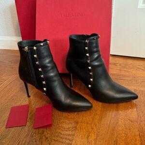 Valentino Garavani Rockstud black leather heeled boots in 38.5 (US 8 / 8.5)